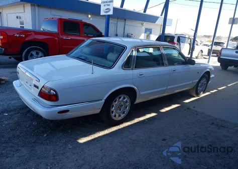 2000 Jaguar Xjr из США, поврежденный, VIN LF18062